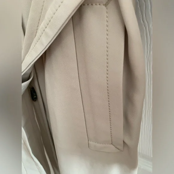 Banana Republic Trench Coat: Khaki Beige, 2 Side Pockets, 2 Side Slits M - Picture 11 of 16